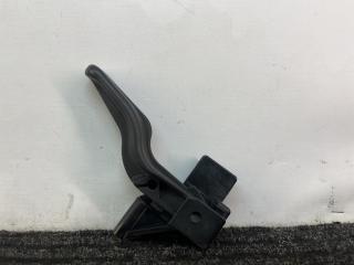 ручка открывания капота Opel Vectra B 1998, 1.8 л., бензин, МКПП, мокрый асфальт, седан, 7002346