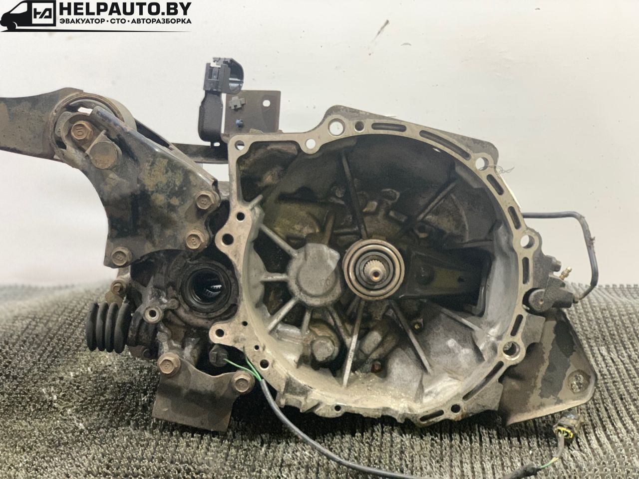 КПП механическая (МКПП) Mazda 626 GE 1992, 1.8 л., бензин, МКПП, красный, хетчбэк 5 дв., K-2, G560, 92H213 - фото №1