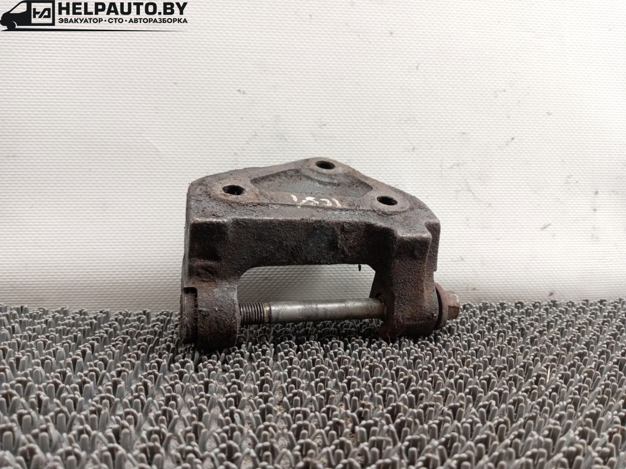 кронштейн (крепление) Toyota Carina E 1 поколение T190 1997, 2.0 л., дизель, МКПП, зеленый, седан - фото №1