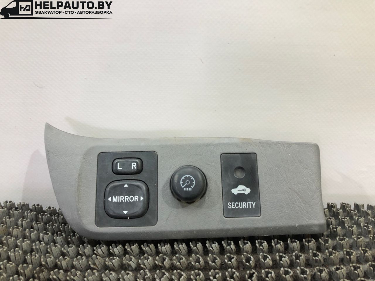 кнопка (выключатель) Toyota RAV4 2 поколение (XA20) 2002, 2.0 л., дизель, МКПП, серебристый, седан - фото №1