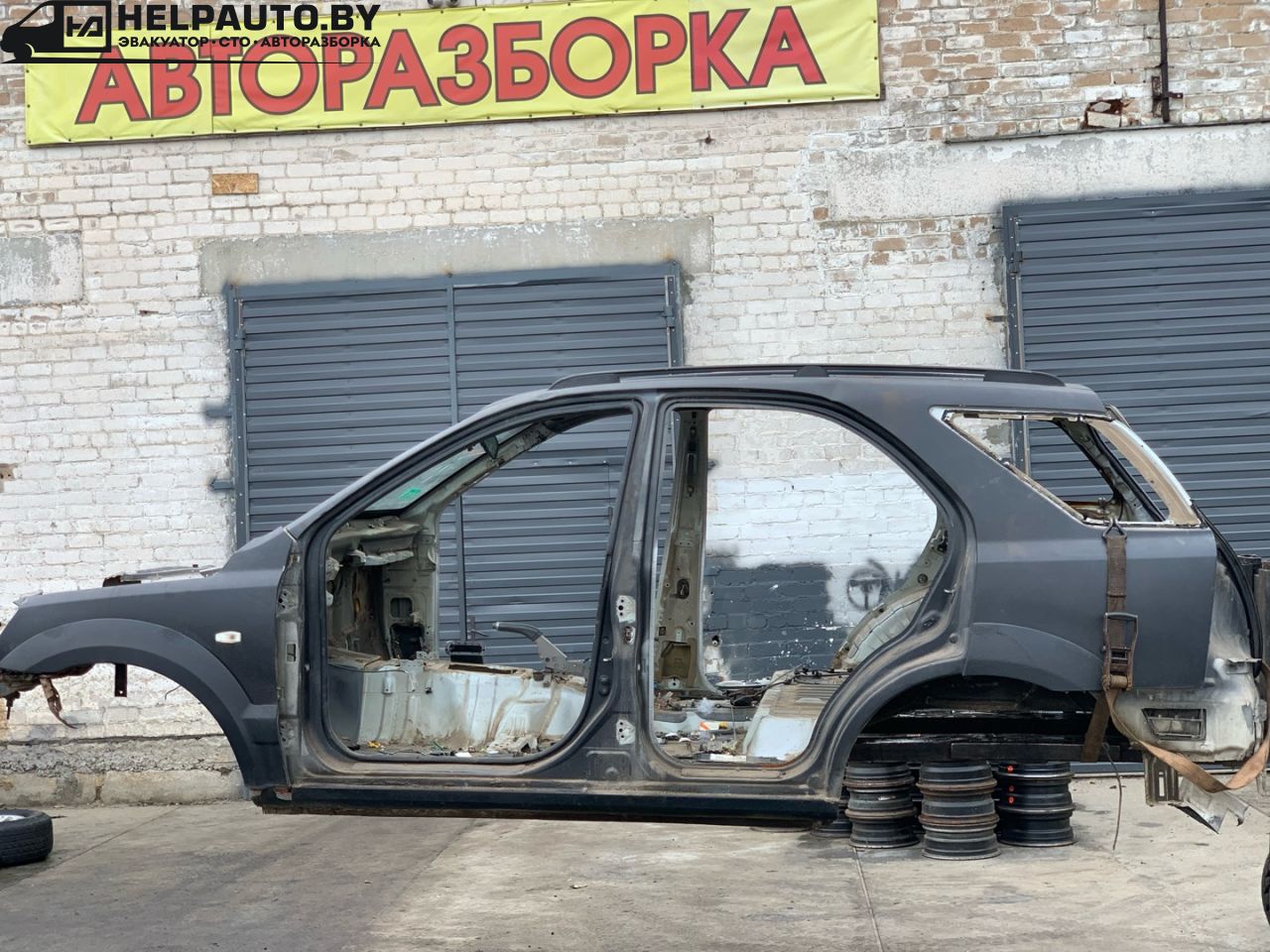 крыло заднее левое Kia Sorento 1 поколение 2005, 2.5 л., CRDi, D4CB, дизель, МКПП, черный, внедорожник 5 дв., полный подключаемый привод - фото №1