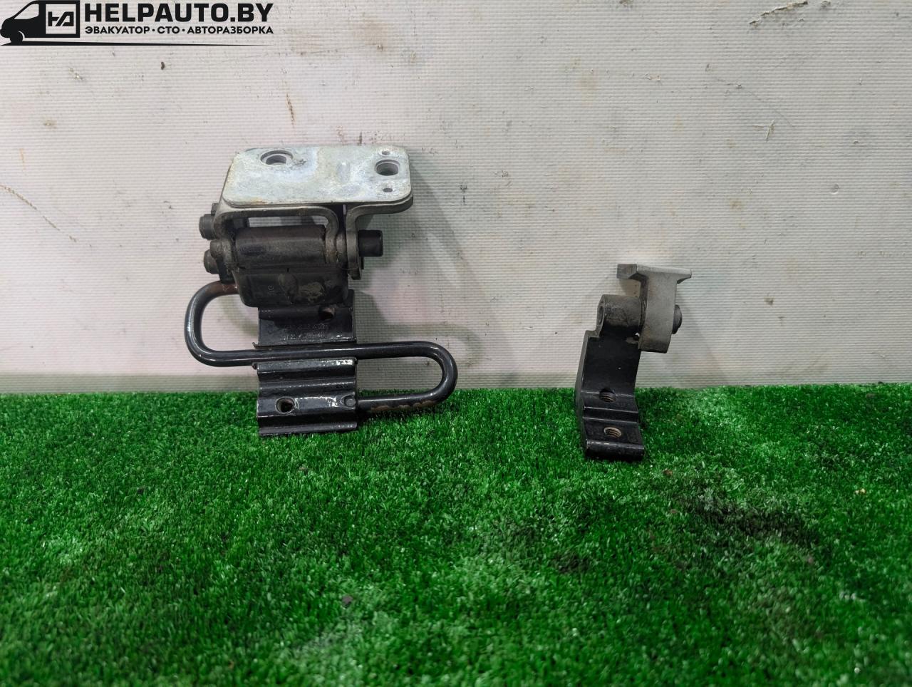 петля двери Audi A6 4B/C5 1999, 2.5 л., дизель, АКПП, зеленый, универсал, 4B0833412 - фото №1