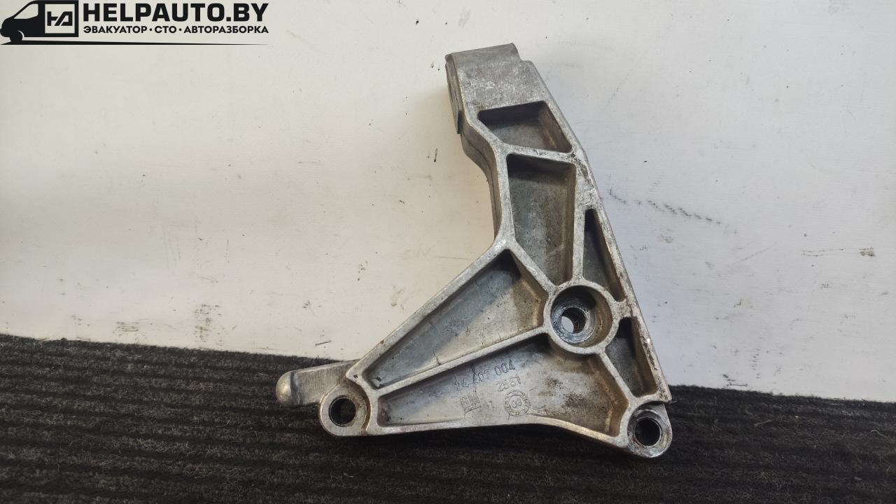 кронштейн КПП Opel Zafira 1 поколение (A) 2002, 2.2 л., дизель, 5МКПП, серебристый, минивэн, передний привод, 24407004, 2581 - фото №1