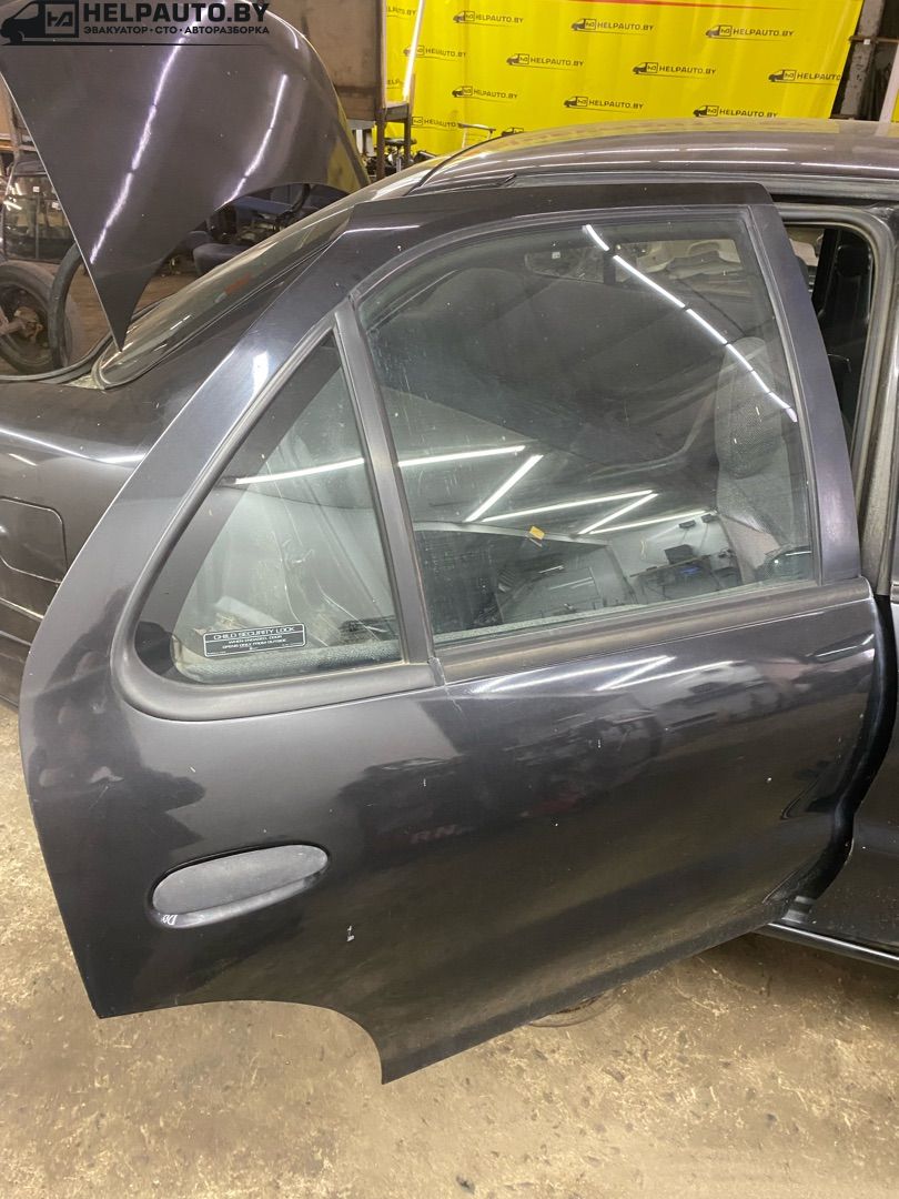 стекло двери задней правой Pontiac Sunfire 1 поколение 1999, 2.2 л., бензин, АКПП, черный, передний привод - фото №1