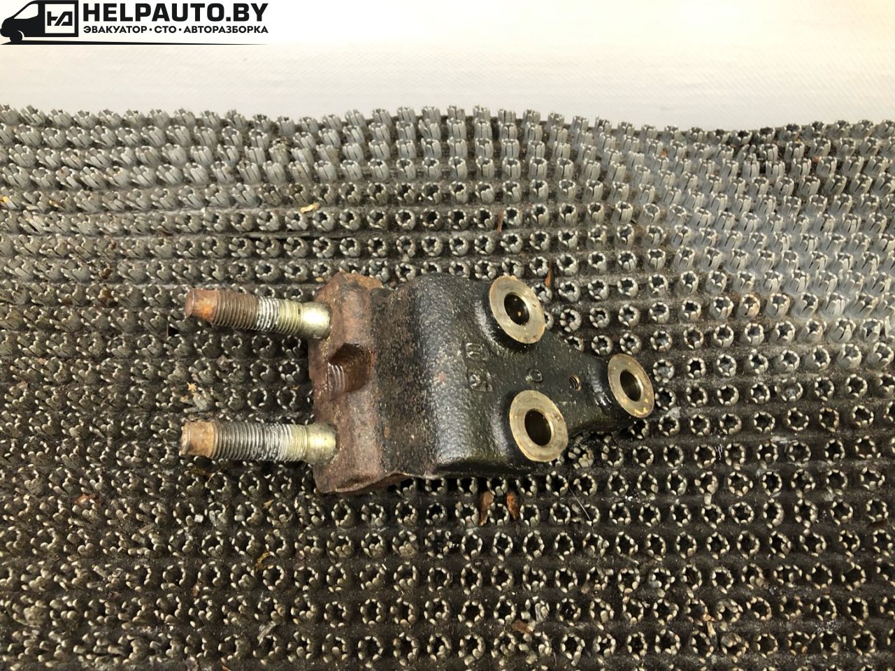 кронштейн двигателя Mazda 626 GE 1994, 1.8 л., FP, бензин, МКПП, бордовый, седан, передний привод - фото №1