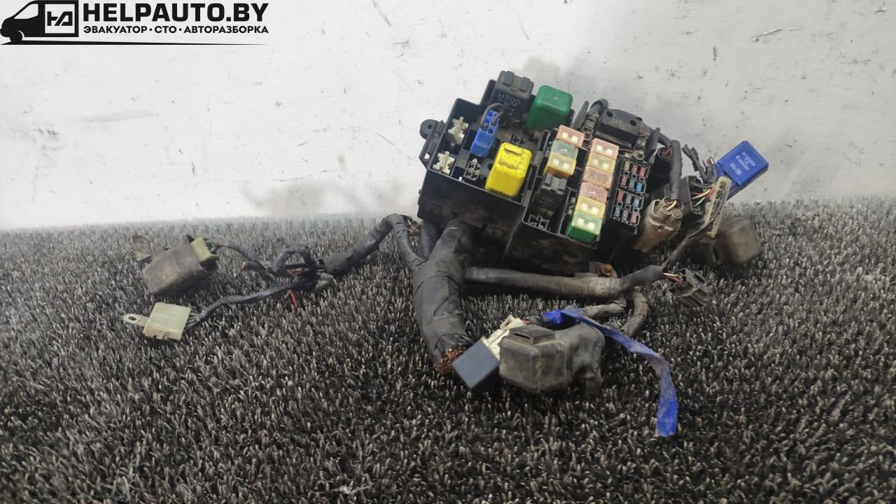 блок предохранителей Mazda Xedos 9 1 поколение 1996, 2.5 л., бензин, МКПП, темно синий, седан, передний привод, 7154-2385 - фото №1