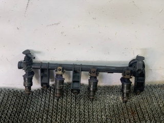 топливная рампа Renault Scenic 1 поколение 1998, 1.6 л., бензин, МКПП, синий, передний привод, 7700273495