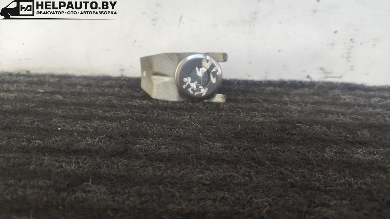 личинка дверного замка Dacia Sandero 1 поколение 2008, 1.4 л., K7J 714, бензин, МКПП, серый, хетчбэк 5 дв., передний привод - фото №1