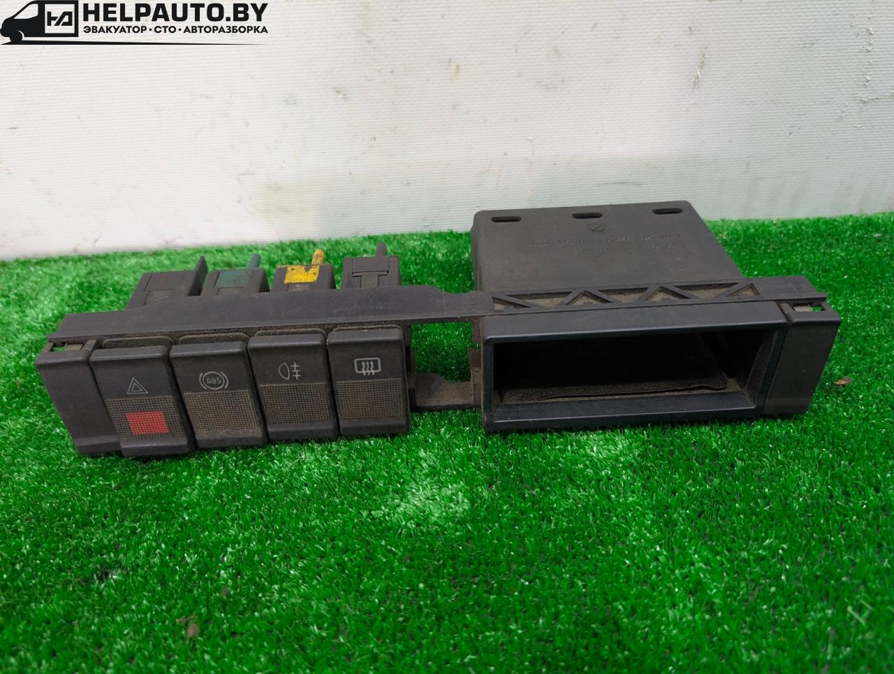кнопка (выключатель) Audi A6 4A/C4 1996, 1.9 л., дизель, МКПП, передний привод, 4A0941509, 4A0941561 - фото №1