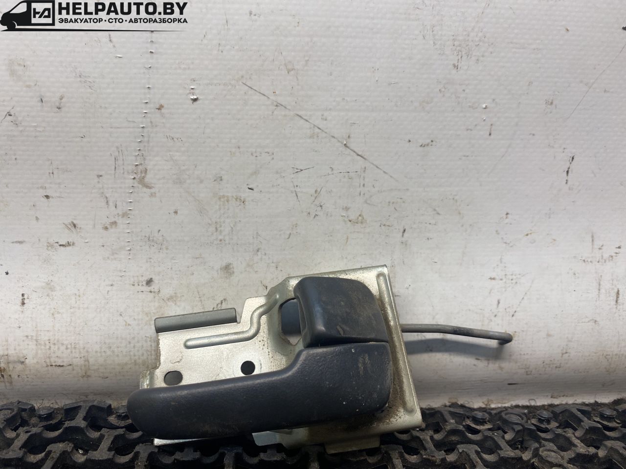 ручка внутренняя задняя правая Mazda 626 GF 1997, 2.0 л., дизель, МКПП, зелёный, хетчбэк 5 дв., передний привод - фото №1