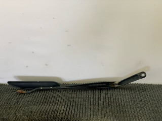 щеткодержатель (поводок стеклоочистителя, дворник) Hyundai Santa Fe 1 поколение (SM) 2003, 2.4 л., бензин, МКПП, серебристый, внедорожник 5 дв., передний привод