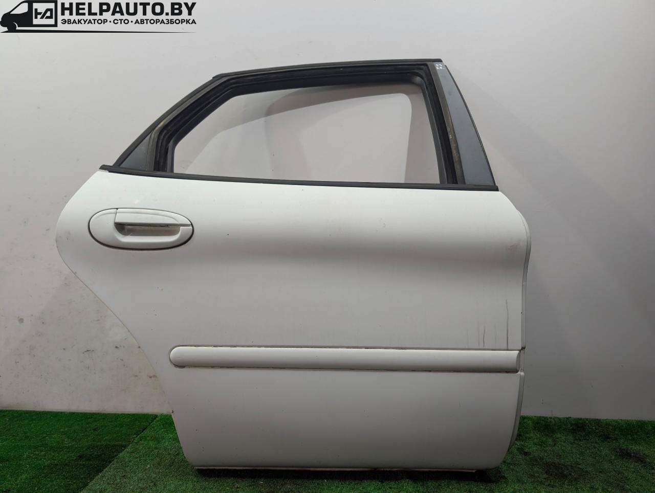 дверь задняя правая Ford Taurus 4 поколение 2001, 3.0 л., бензин, АКПП, белый, седан, передний привод - фото №1