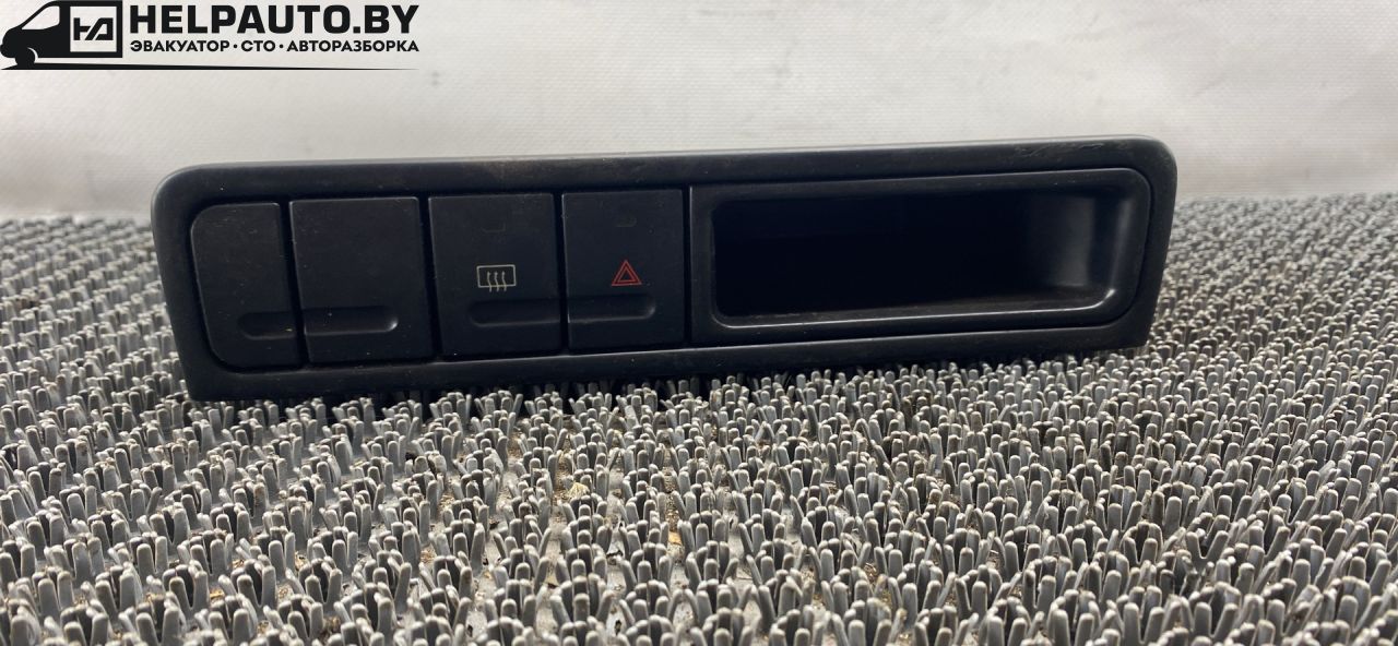 кнопка аварийной сигнализации Peugeot 406 1 поколение 1997, 1.9 л., дизель, МКПП, серебро, седан, передний привод - фото №1