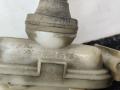 активатор замка багажника Volkswagen Passat B3 1991, 1.8 л., бензин, МКПП, белый, седан, передний привод, 357862153A - фото №2