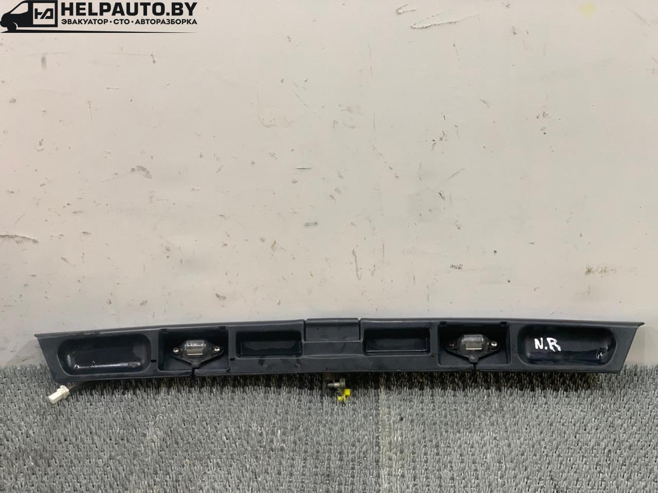 подсветка номера Nissan Primera P11 1998, 2.0 л., SR20DE, бензин, 5МКПП, серебристый, седан, передний привод, 848102F000 - фото №1