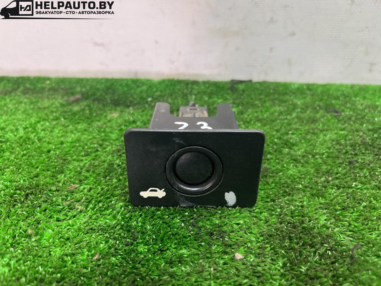 кнопка открытия багажника Ford Taurus 4 поколение 2001, 3.0 л., бензин, АКПП, белый, седан, передний привод - фото №1