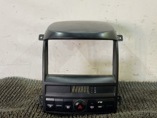 рамка под магнитолу Kia Sorento 1 поколение 2003, 2.5 л., D4CB, дизель, МКПП, внедорожник 5 дв.