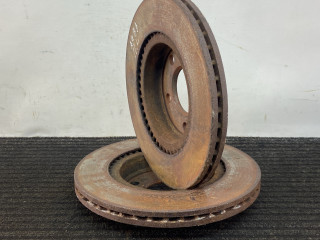 диск тормозной передний Audi A4 B5 1999, 1.8 л., бензин, АКПП, черный, универсал, передний привод