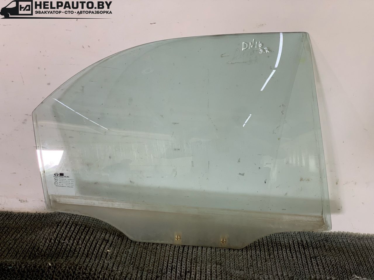 стекло двери задней правой Daewoo Nubira J100 1998, 1.6 л., бензин, МКПП, хетчбэк 5 дв. - фото №1