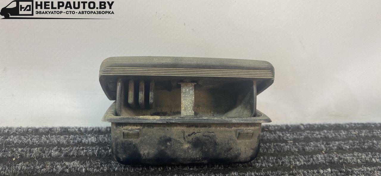пепельница Volkswagen Santana 1 поколение 1988, 1.6 л., бензин, синий, передний привод, 321857405 - фото №1
