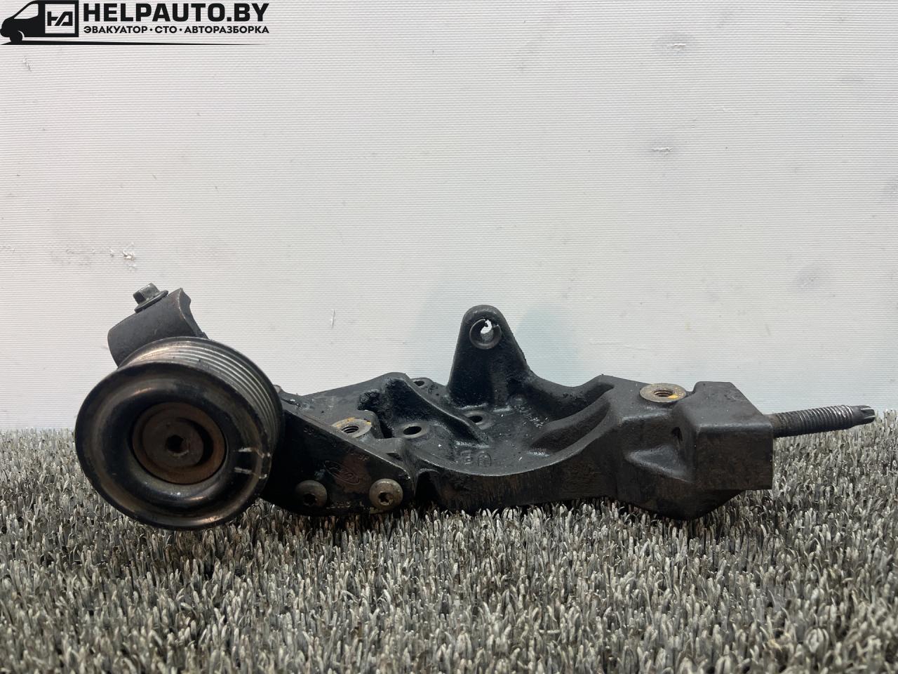 кронштейн генератора Ford Mondeo 2 поколение 1999, 1.8 л., RFN, дизель, МКПП, белый, универсал, передний привод, 93BB-10239-AA - фото №1