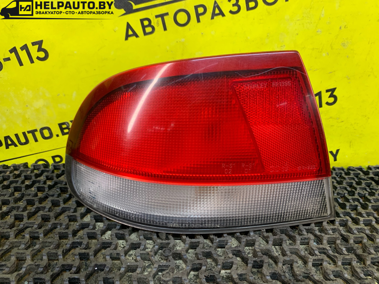 фонарь задний левый Mazda 626 GE 1994, 1.8 л., FP, бензин, МКПП, бордовый, седан, передний привод - фото №1