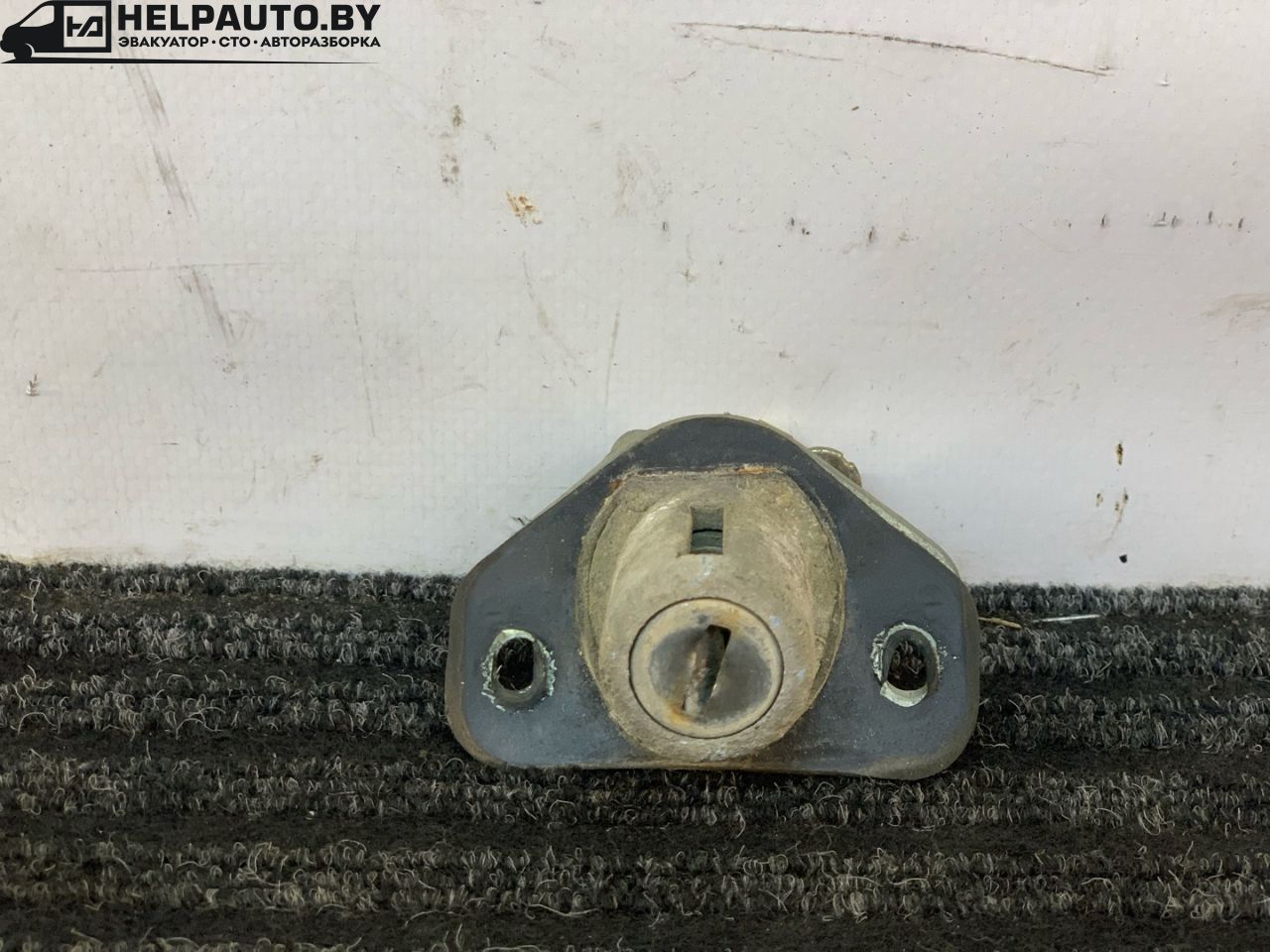 кнопка открытия багажника Daewoo Nubira J100 1998, 1.6 л., i, A16DMS, бензин, МКПП, зелёный металлик, хетчбэк 5 дв., передний привод - фото №1