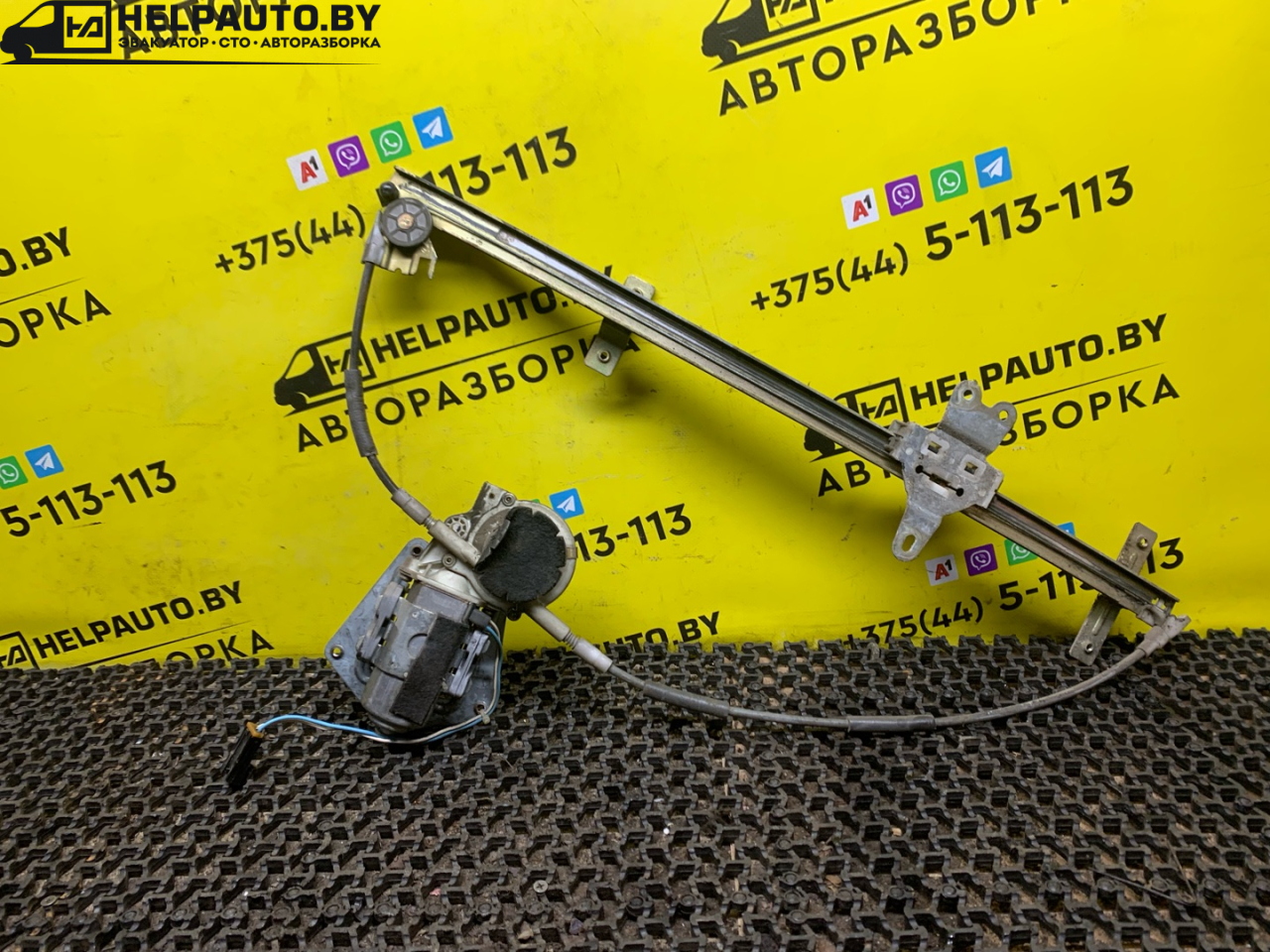 стеклоподъемник электрический передний левый Nissan Serena C23 1992, 2.0 л., дизель, МКПП, серебро, минивэн, передний привод - фото №1
