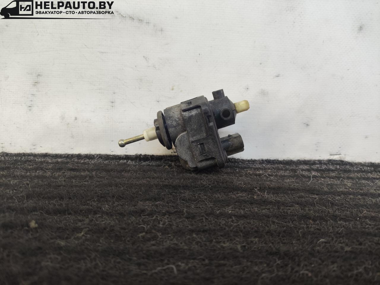 корректор фар Hyundai Coupe RD 1997, 2.0 л., бензин, МКПП, серебристый, купе, передний привод - фото №1