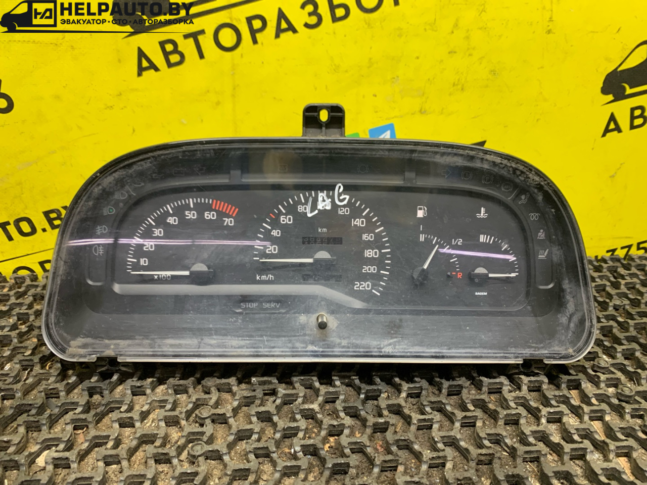 щиток приборов (приборная панель) Renault Laguna 1 поколение 1994, 2.0 л., F3R 200, бензин, МКПП, бордовый, хетчбэк 5 дв., передний привод - фото №1