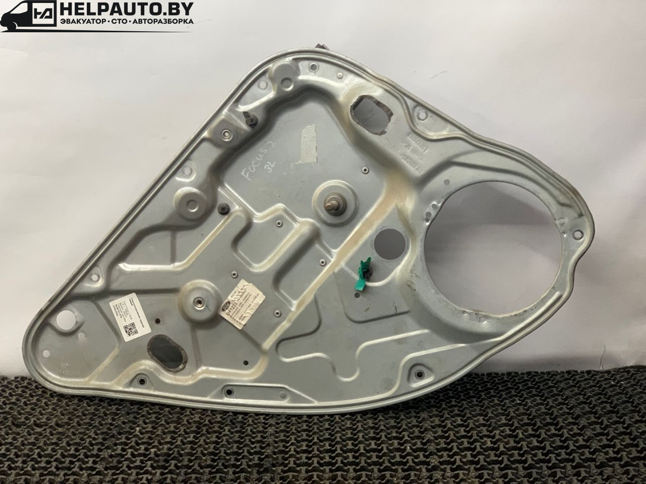 стеклоподъемник задний левый Ford Focus 2 поколение 2006, 1.6 л., HWDA, бензин, МКПП, красный, хетчбэк 5 дв., передний привод - фото №1