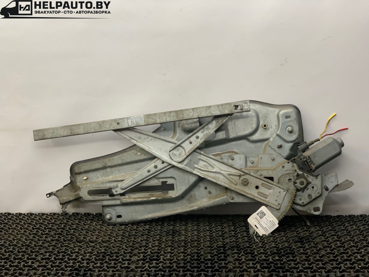 стеклоподъемник электрический передний правый Renault Laguna 1 поколение 1994, 2.0 л., F3R 200, бензин, МКПП, бордовый, хетчбэк 5 дв., передний привод - фото №1