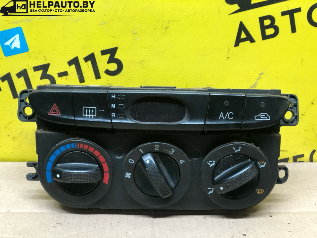 блок управления печки / климат-контроля Kia Sportage 1 поколение 2000, 2.0 л., FE (16V), бензин, МКПП, зеленый, полный подключаемый привод, правый руль - фото №1