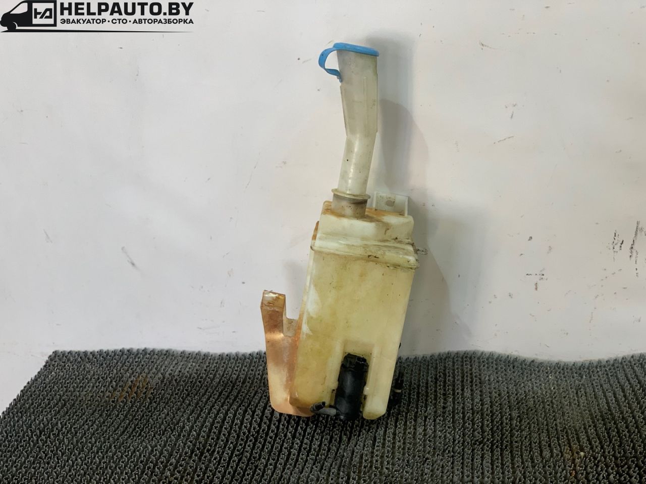 бачок омывателя Daewoo Nubira J100 1998, 1.6 л., i, A16DMS, бензин, МКПП, зелёный металлик, хетчбэк 5 дв., передний привод - фото №1