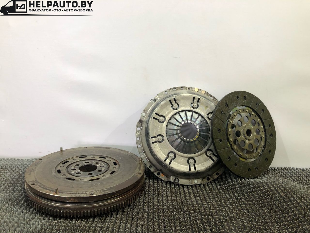 комплект сцепления Volvo S70 1 поколение 2000, 2.5 л., D 5252 T, дизель, МКПП, черный, седан, передний привод - фото №1