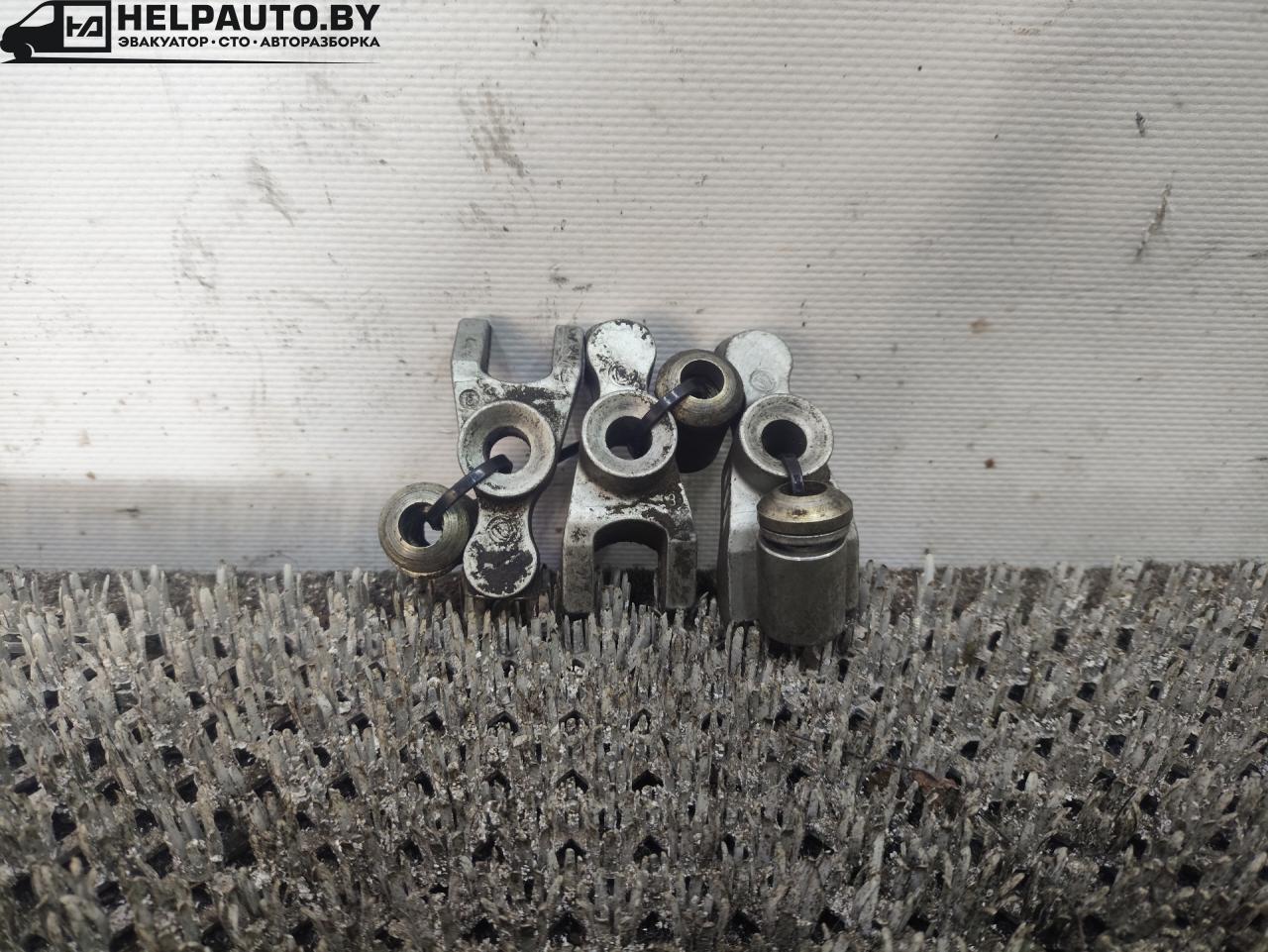 крепление форсунки Renault Laguna 2 поколение (2001 - 2005), 1.9 л., CDTi, F9Q 734, дизель, МКПП, передний привод - фото №1