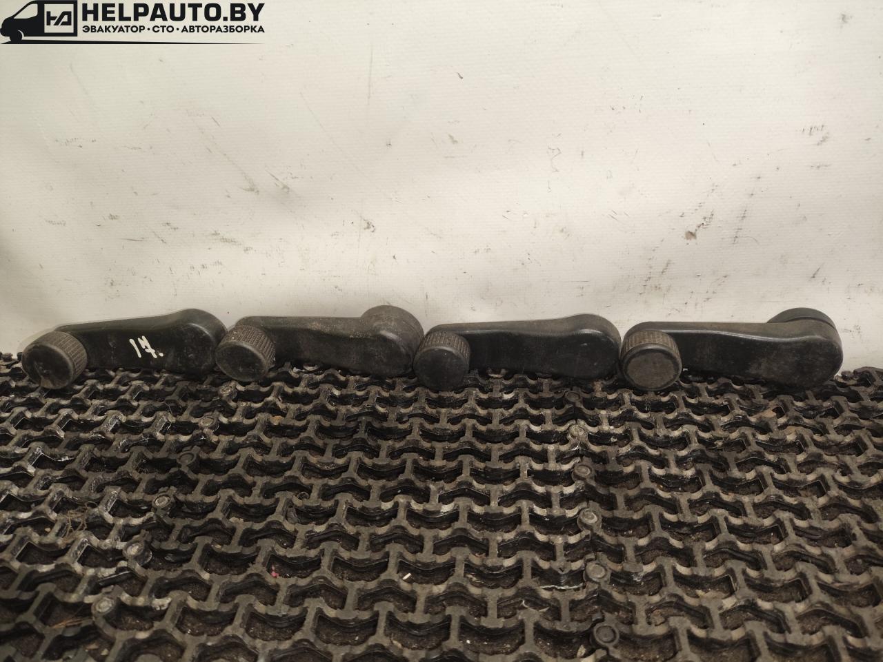 ручка стеклоподъемника Volkswagen Golf 3 поколение 1995, 1.9 л., AEY, дизель, МКПП, белый, универсал, передний привод, 1H0837581C - фото №1