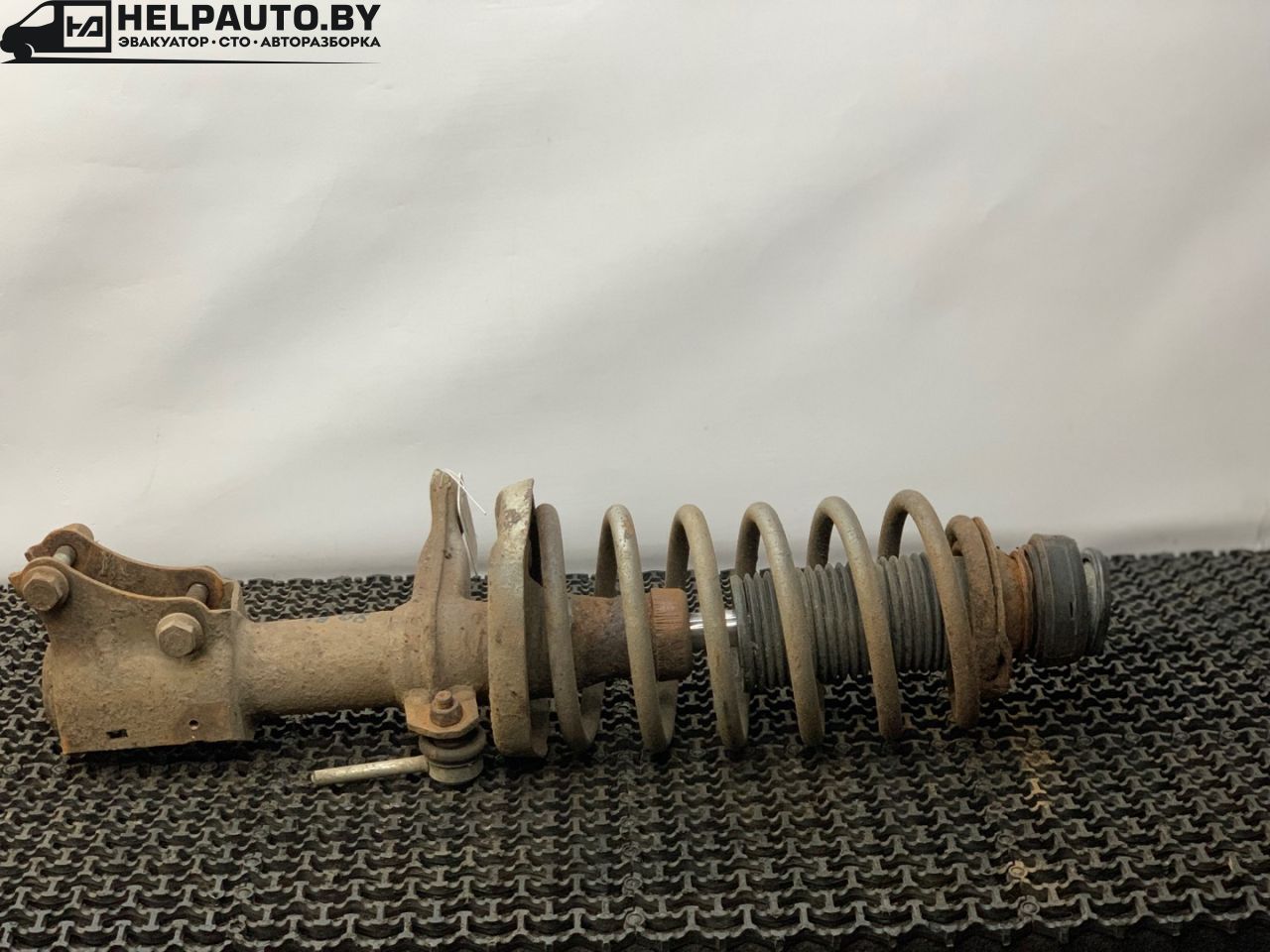 стойка передняя левая Audi 80 B3 1988, 1.9 л., 1Y, дизель, МКПП, серебро, седан, передний привод - фото №1