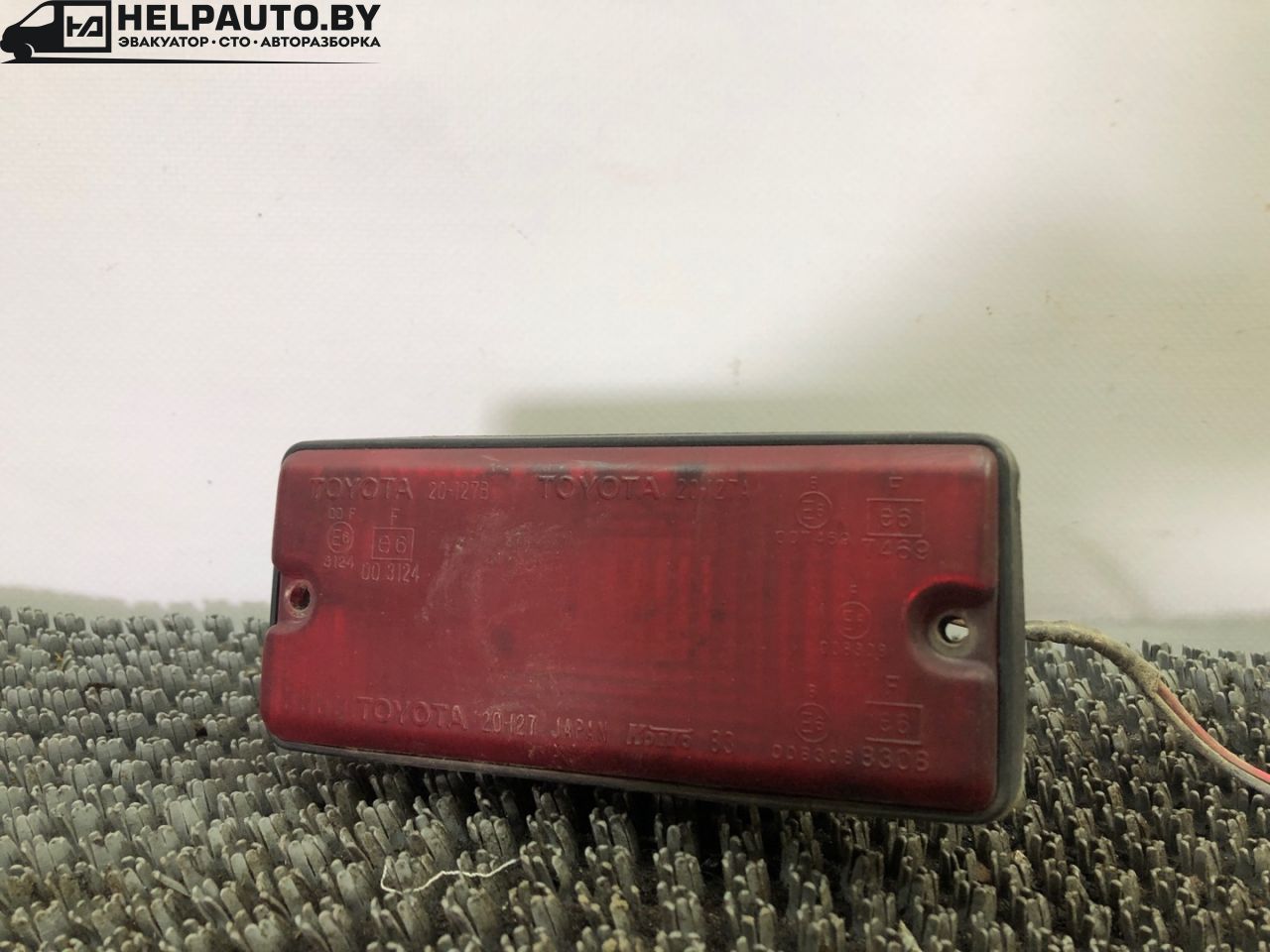 фонарь противотуманный центральный Toyota RAV4 2 поколение (XA20) 2002, 2.0 л., дизель, МКПП, серебристый, седан - фото №1
