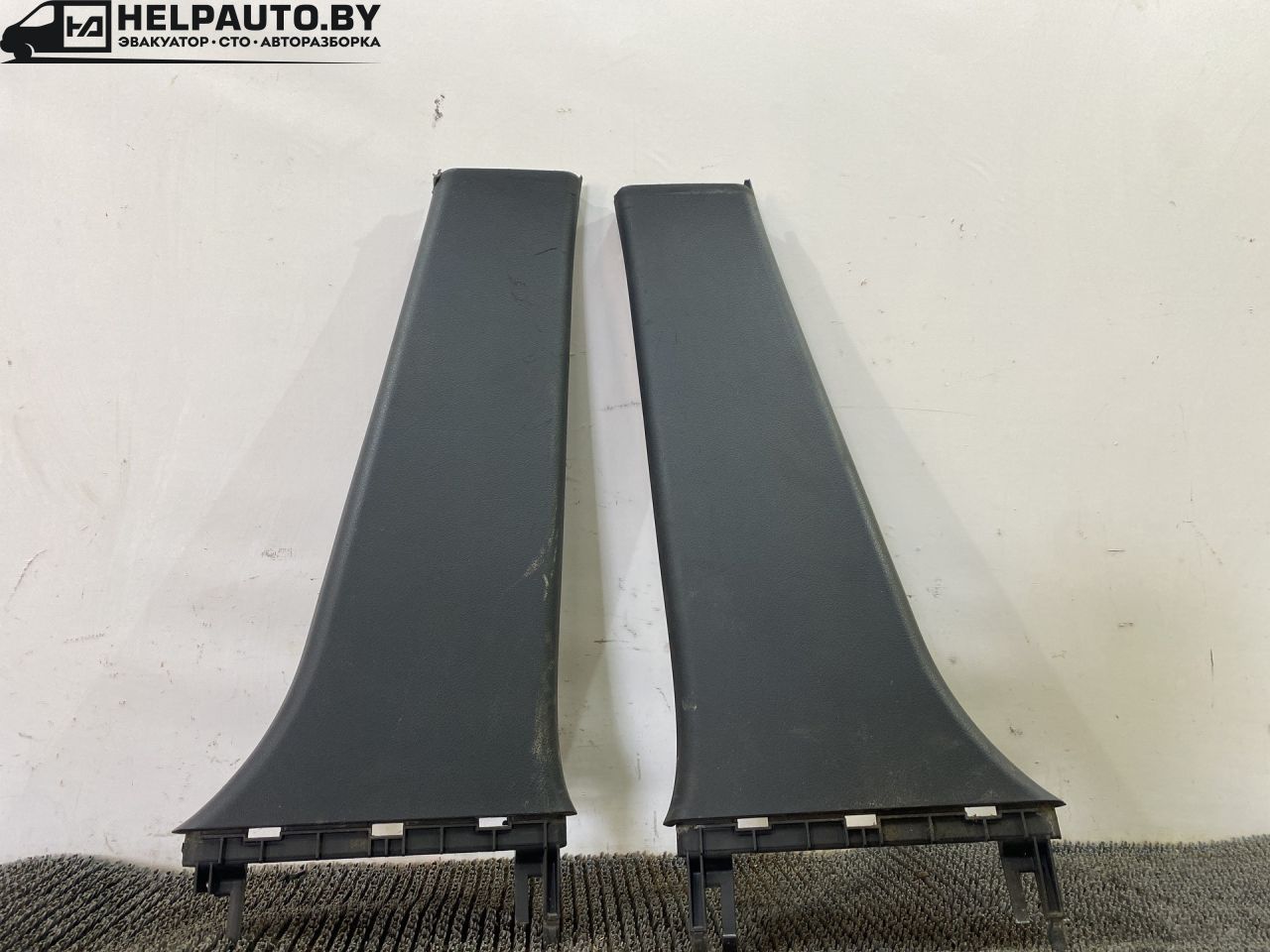 обшивка стойки центральной левой Audi A4 B5 1999, 1.8 л., бензин, АКПП, черный, универсал, передний привод - фото №1