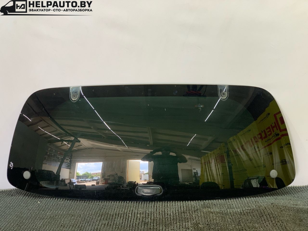 стекло заднее Hyundai Santa Fe 1 поколение (SM) 2003, 2.4 л., бензин, МКПП, серебристый, внедорожник 5 дв., передний привод - фото №1