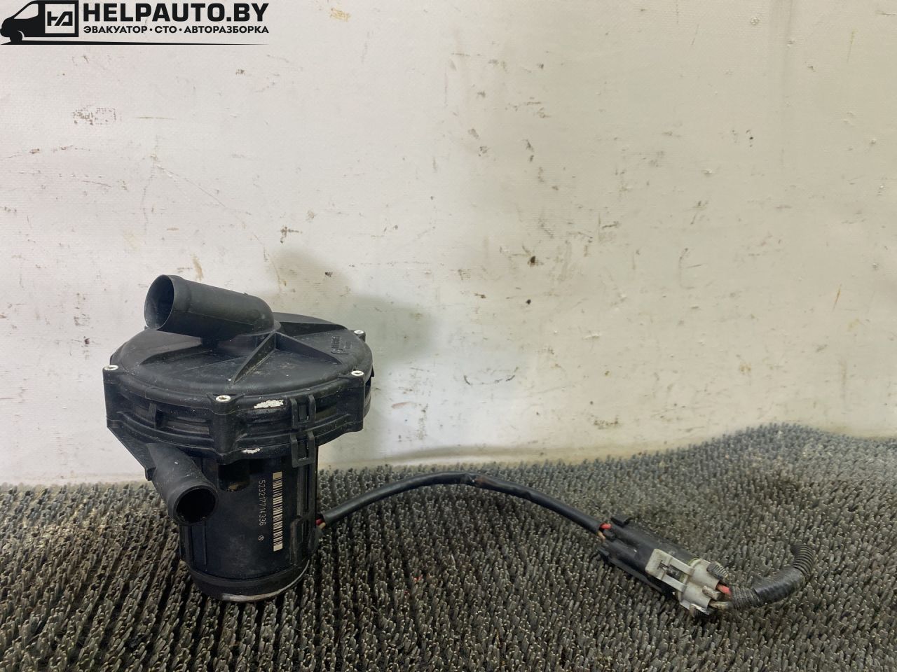 насос продувки катализатора Audi A4 B5 1999, 1.8 л., бензин, АКПП, черный, универсал, передний привод - фото №1