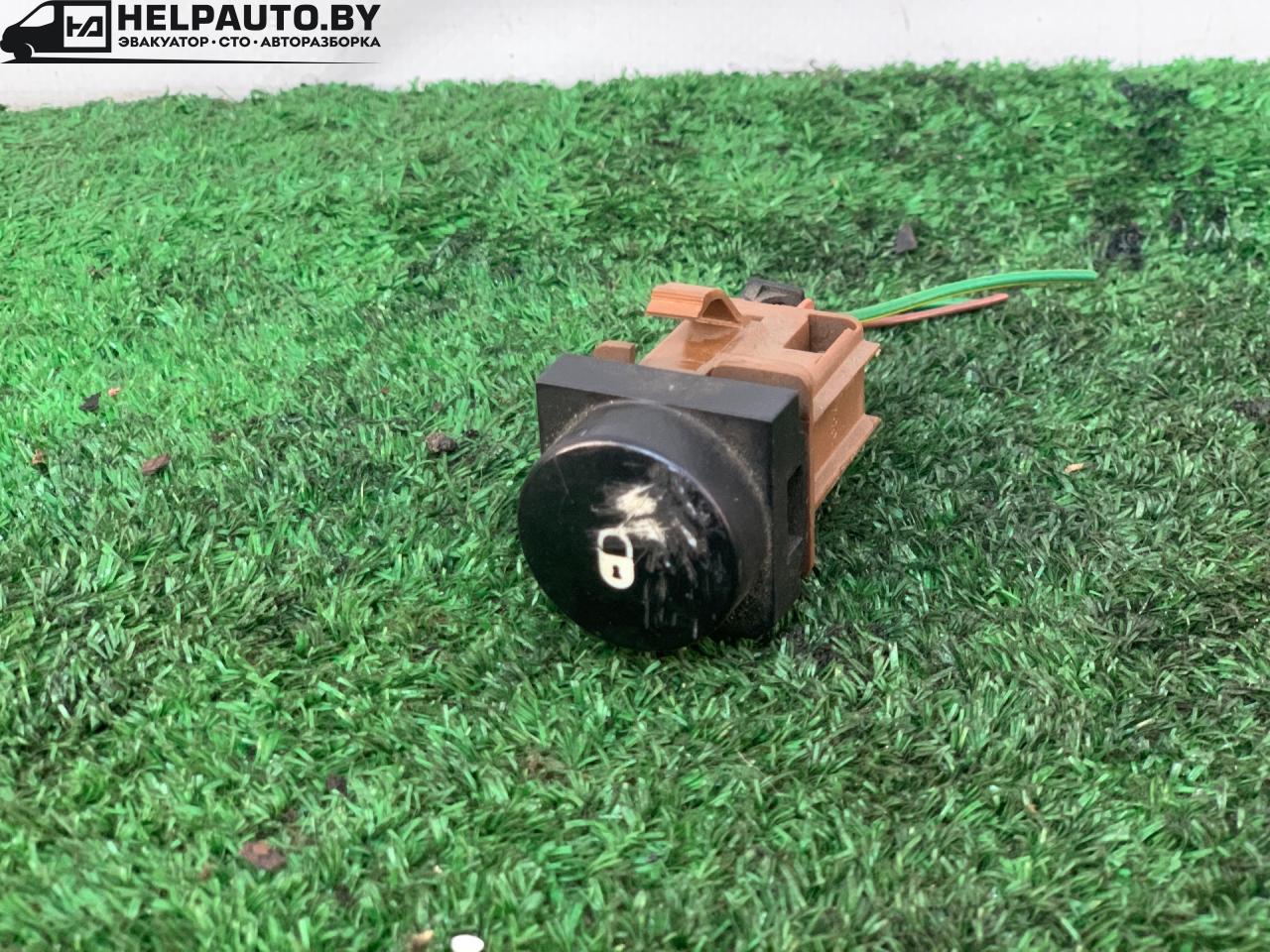 кнопка центрального замка Citroen Xsara Picasso 1 поколение 2002, 2.0 л., бензин, МКПП, серый, передний привод - фото №1