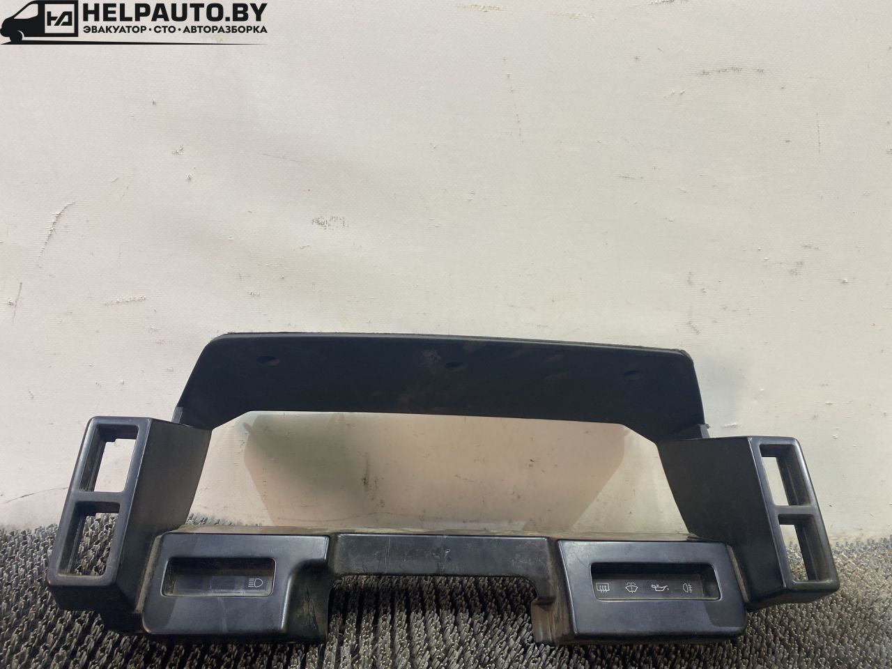рамка панели приборов Nissan Bluebird T12/T72 1987, 2.0 л., бензин, МКПП, бордовый, хетчбэк 5 дв., передний привод - фото №1