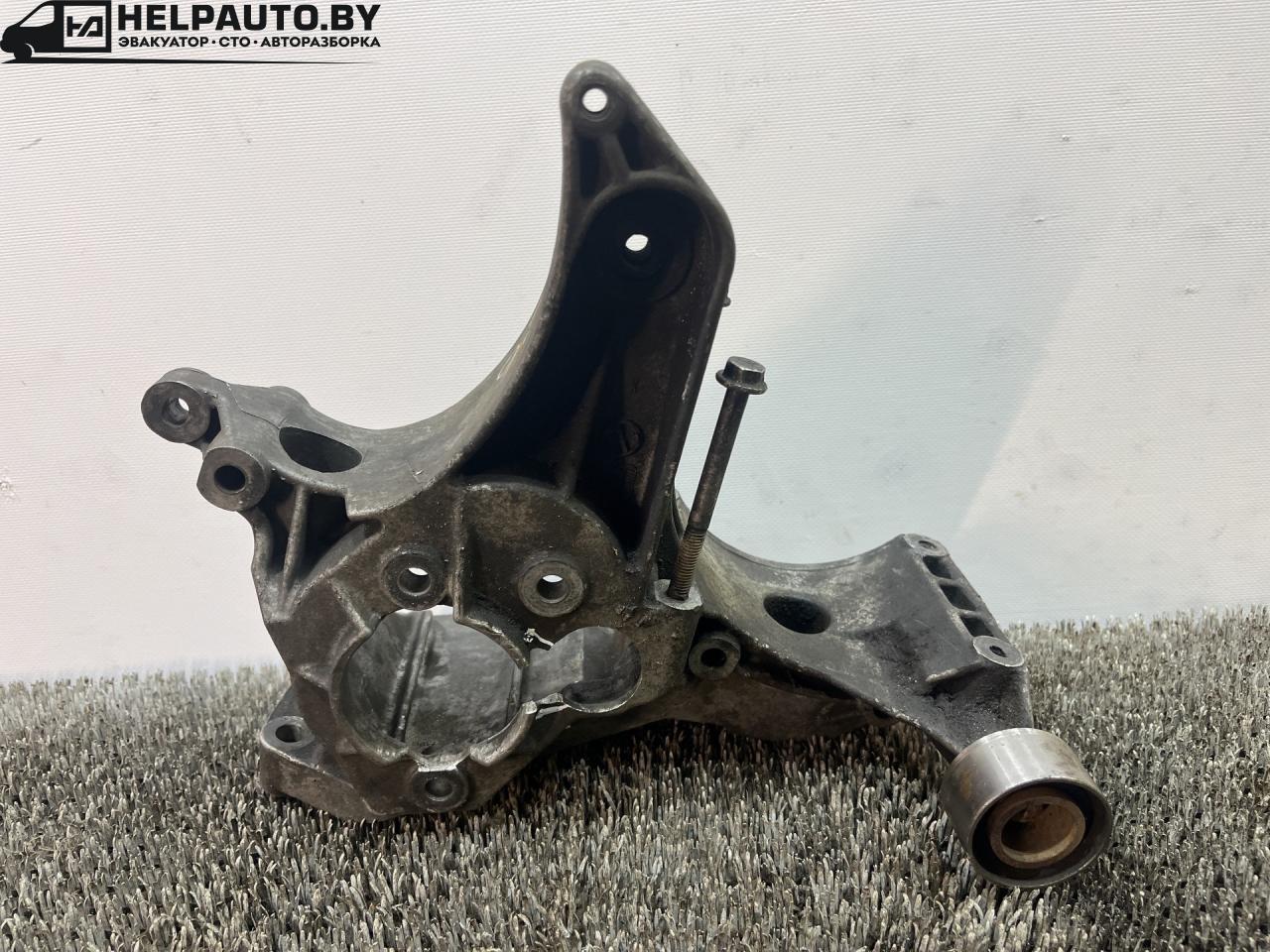 кронштейн генератора Renault Scenic 1 поколение 1997, 1.9 л., F8Q 786, дизель, МКПП, серый, передний привод - фото №1