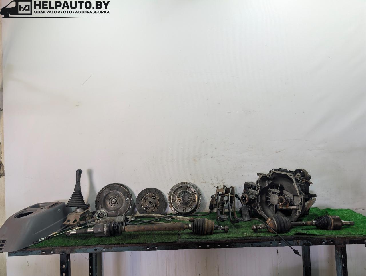 КПП механическая (МКПП) Chrysler Voyager 3 поколение 1998, 2.4 л., EDZ, бензин, МКПП, чёрный, минивэн, передний привод, 1074311, 3240150, 412211602, 1005821295 - фото №1