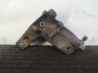 кронштейн генератора Volkswagen Passat B3 1991, 1.8 л., бензин, МКПП, белый, седан, передний привод, 068803145H