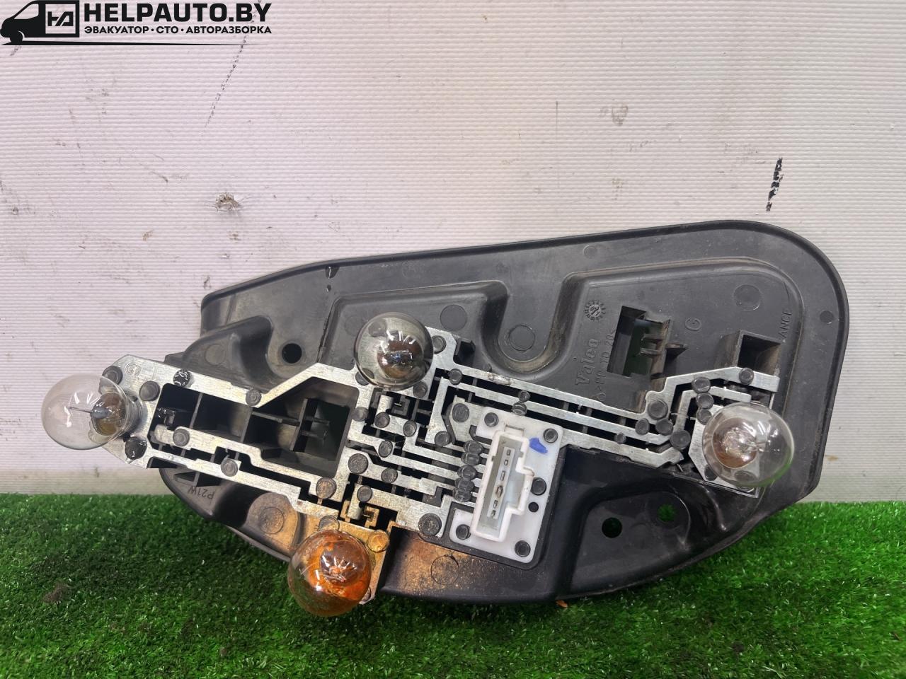 панель заднего правого фонаря Citroen C5 1 поколение (2000 - 2004), 2.0 л., бензин, МКПП, передний привод - фото №1