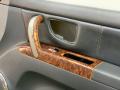 обшивка двери передняя правая Kia Sorento 1 поколение 2006, 2.5 л., D4CB, дизель, АКПП, серый, внедорожник 5 дв., полный подключаемый привод, 82360-3E000 - фото №2