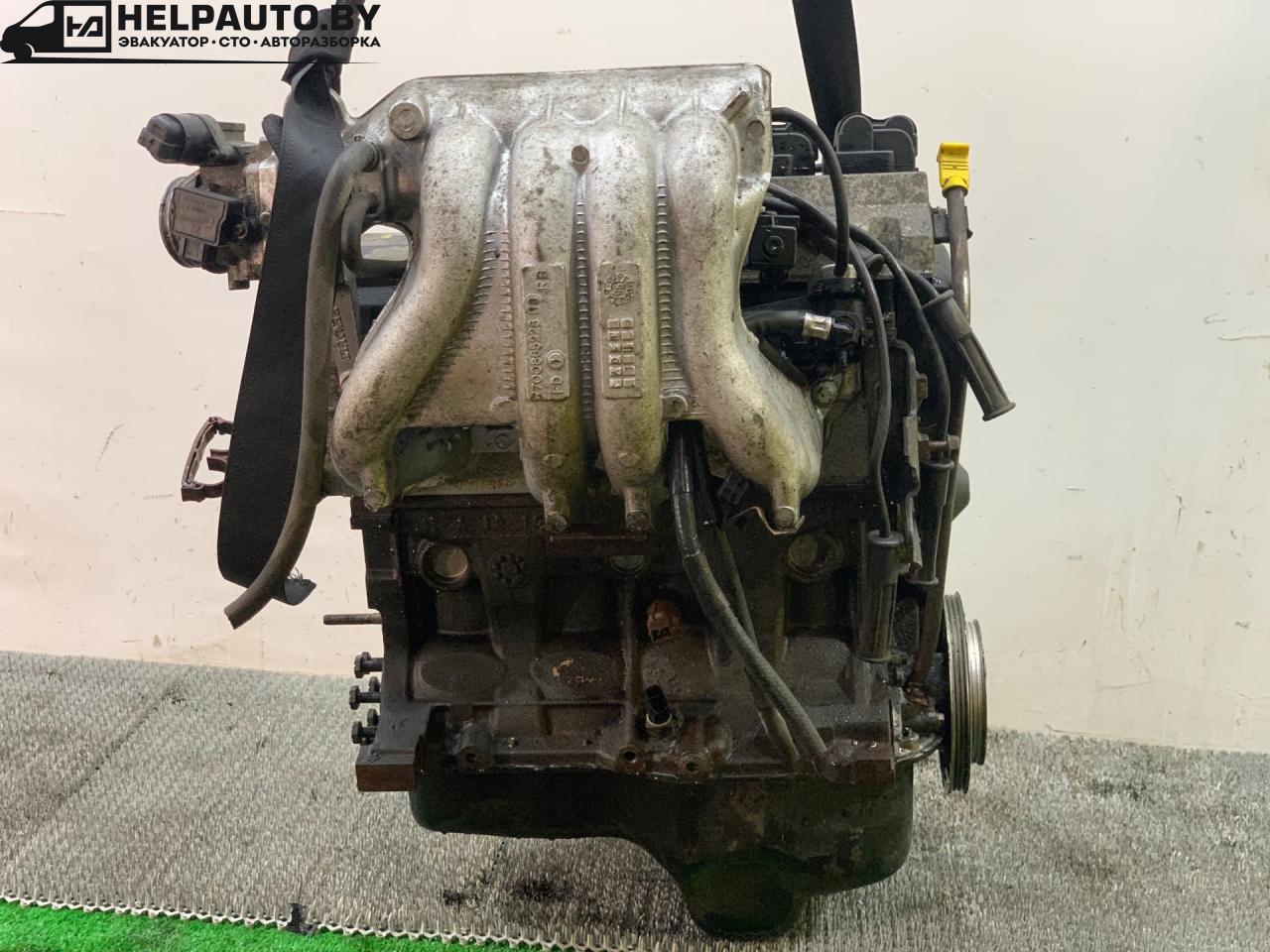 коллектор впускной Renault Scenic 1 поколение 1998, 1.6 л., бензин, МКПП, синий, передний привод - фото №1